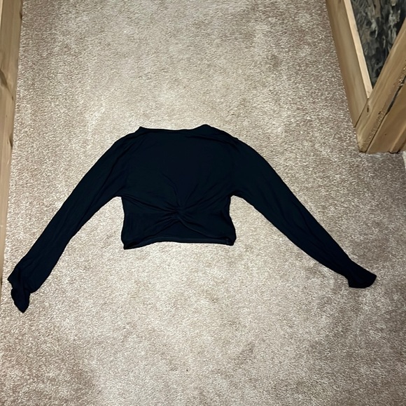 Barely used cute black long sleeve - Picture 1 of 3